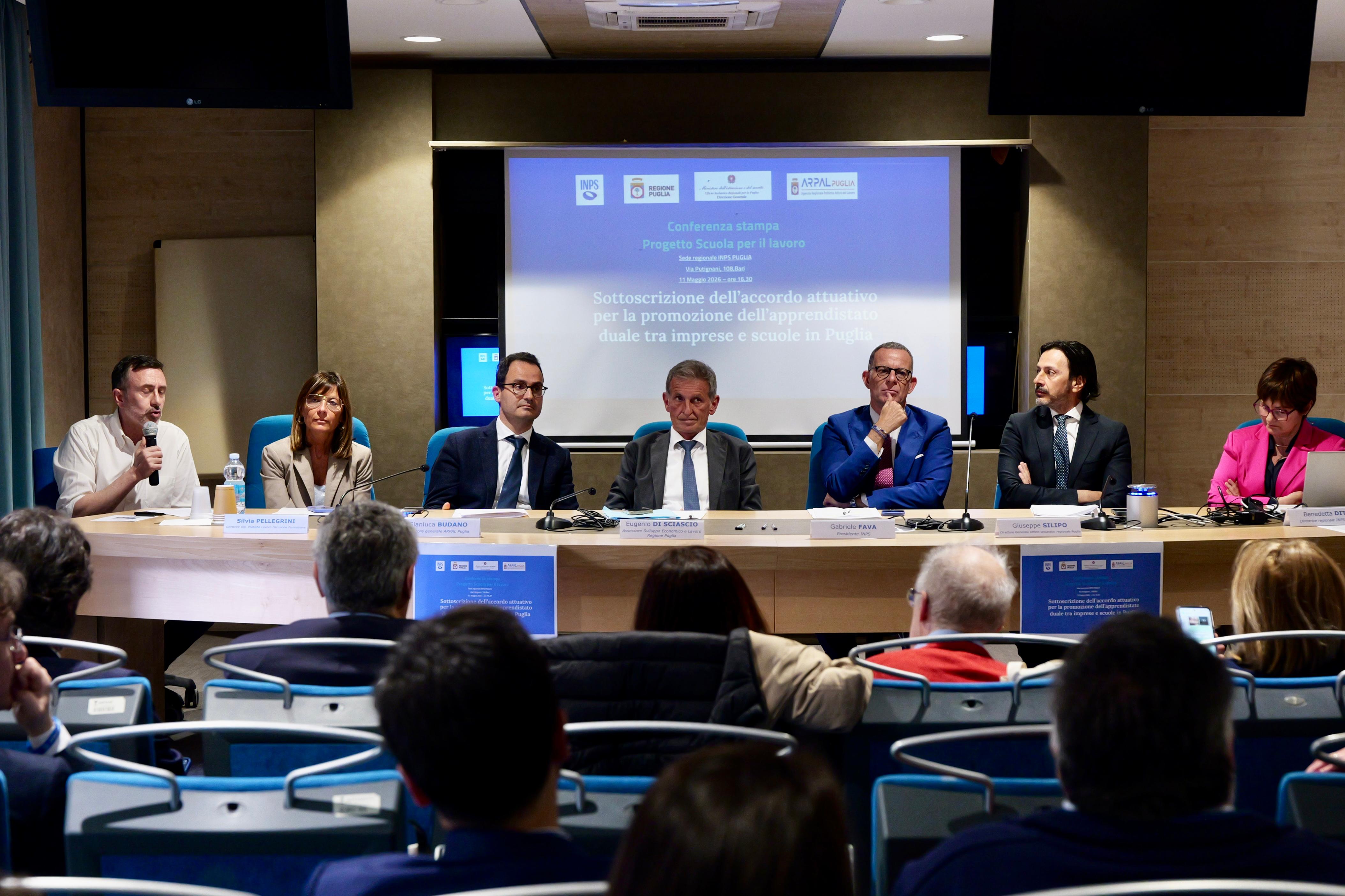 Galleria Apprendistato duale, dal prossimo anno scolastico la prima sperimentazione negli istituti tecnici e professionali della Puglia - Diapositiva 7 di 11