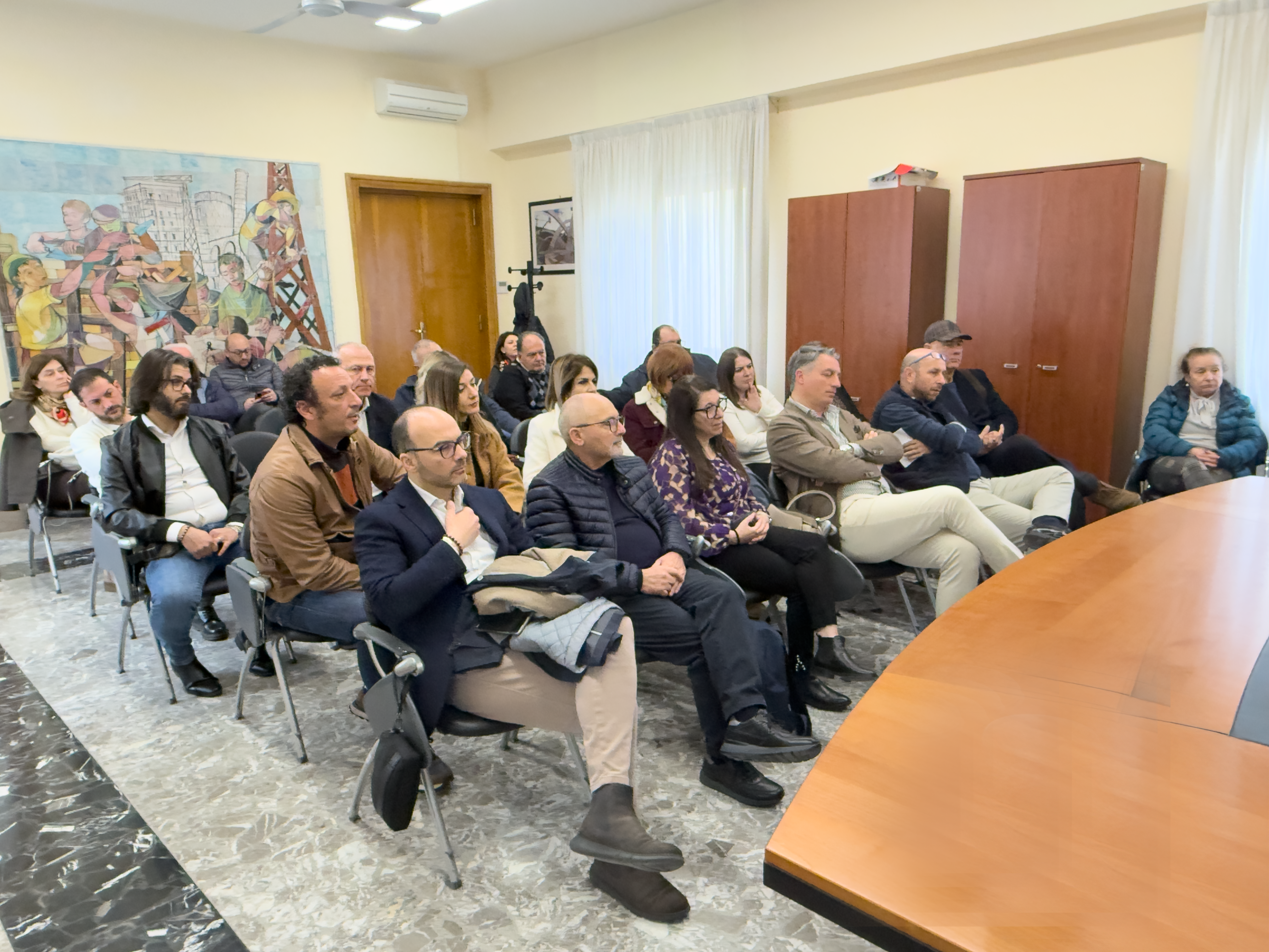 Galleria Trasporto pubblico nei Monti Dauni, Piemontese incontra sindaci e Ferrovie del Gargano: al centro abbonamenti, integrazione dei servizi e diritto alla mobilità - Diapositiva 1 di 2