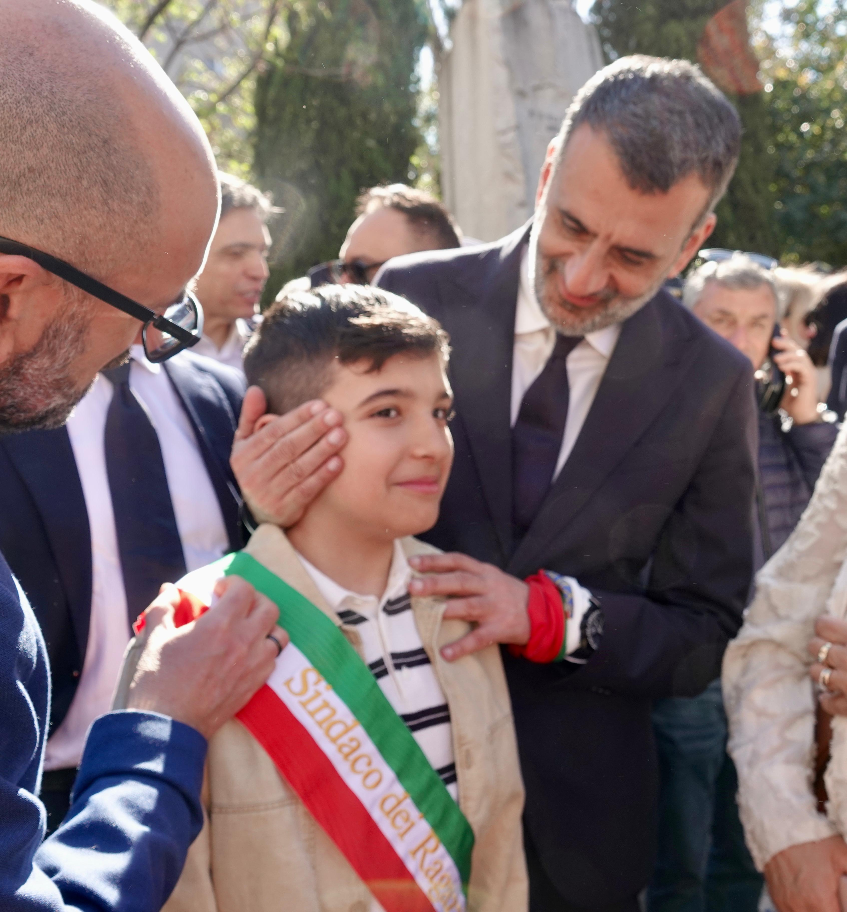 Galleria 25 Aprile, Decaro:“Cittadini anticorpi della Democrazia. La costituzione sia la bussola delle nostre azioni quotidiane” - Diapositiva 1 di 4