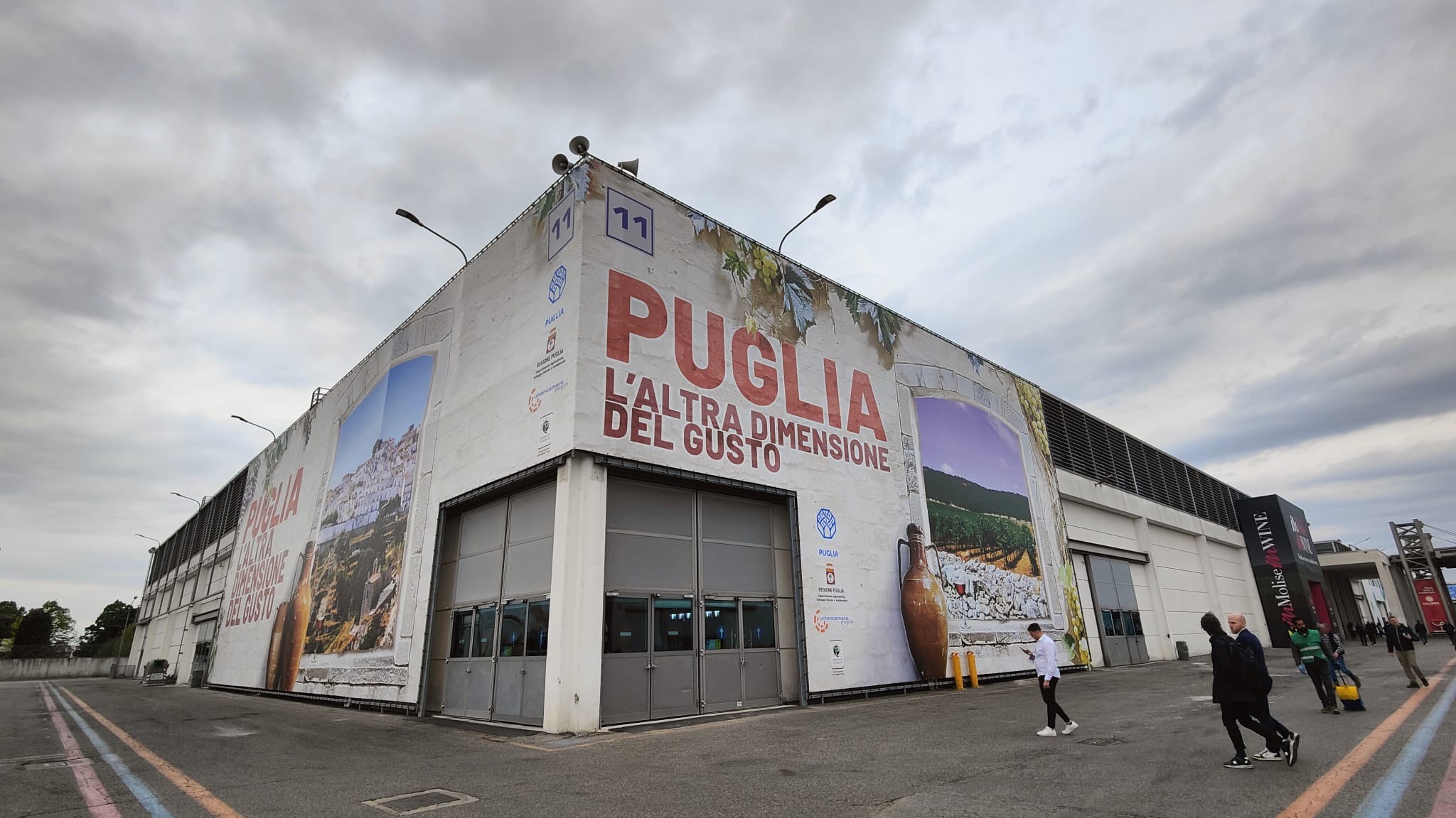 Galleria Puglia al Vinitaly 2026, enoturismo e formazione leve per la crescita del sistema vitivinicolo - Diapositiva 1 di 5