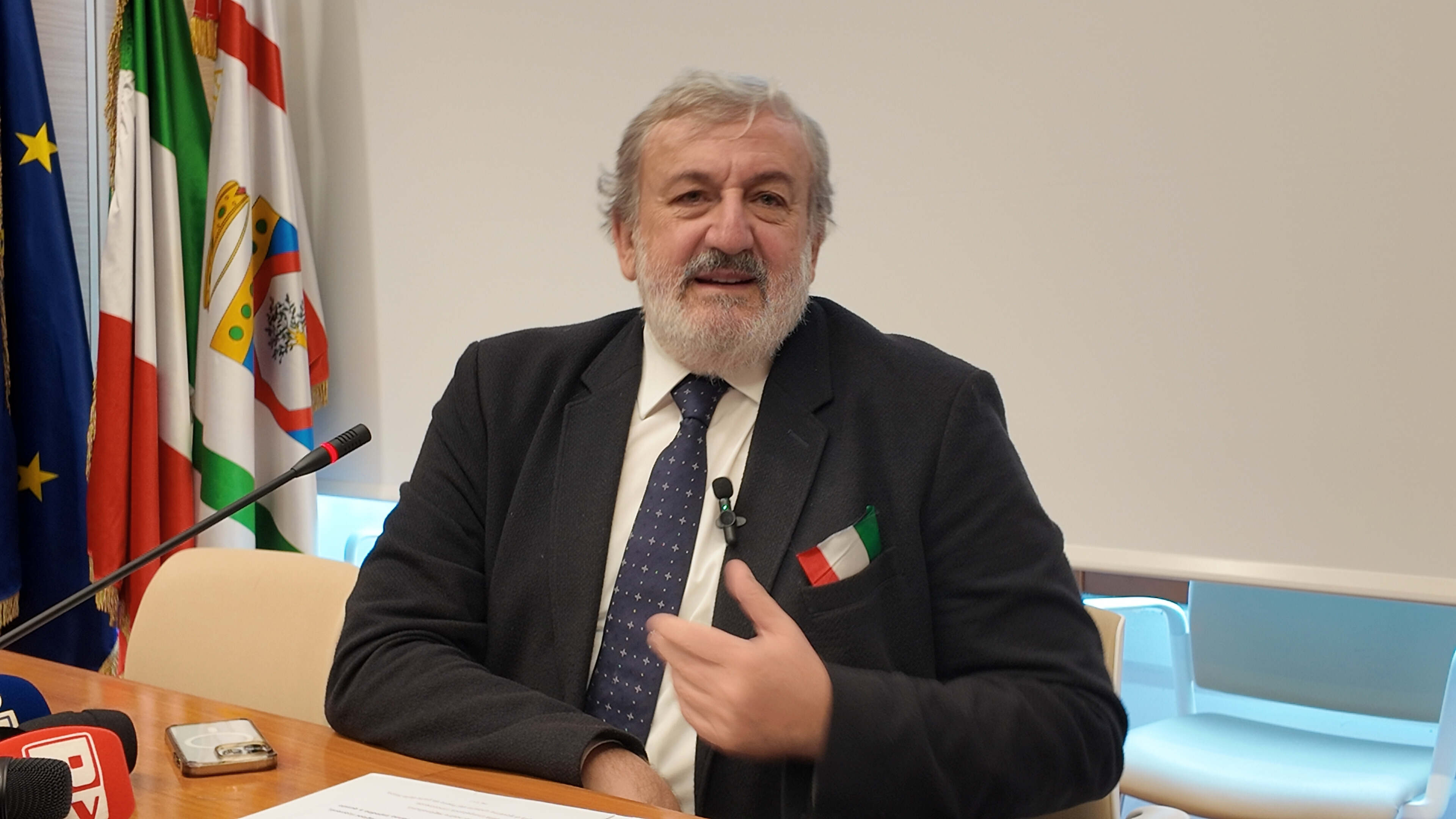 Galleria AUTONOMIA DIFFERENZIATA, IL PRESIDENTE EMILIANO: “UNA BELLA GIORNATA PER CHI HA DEDICATO LA SUA VITA ALLA REPUBBLICA” - Diapositiva 8 di 14