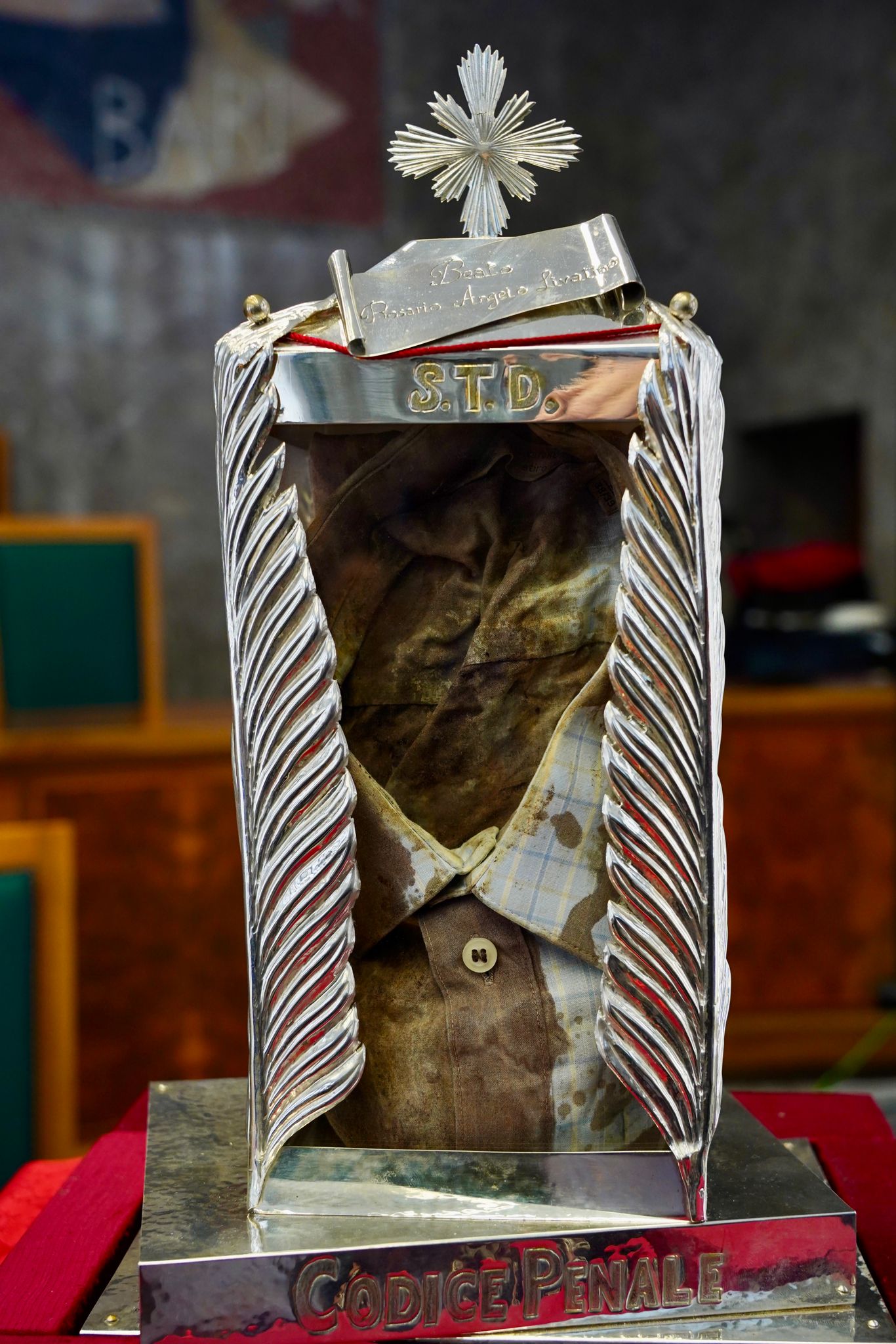 La camicia insanguinata drl beato Rosario Livatino ucciso il 21 settembre 1990